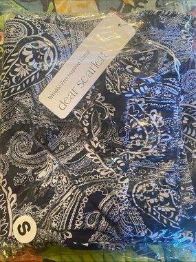 Dear Scarlett Women's Navy & White Paisley Lounge Pants